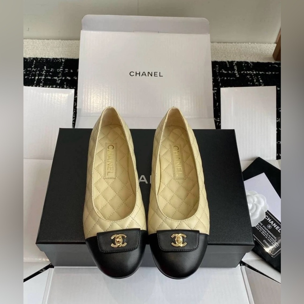CHANEL Cream and Black Quilted Ballerina Flats 37/7 - Picture 4 of 14